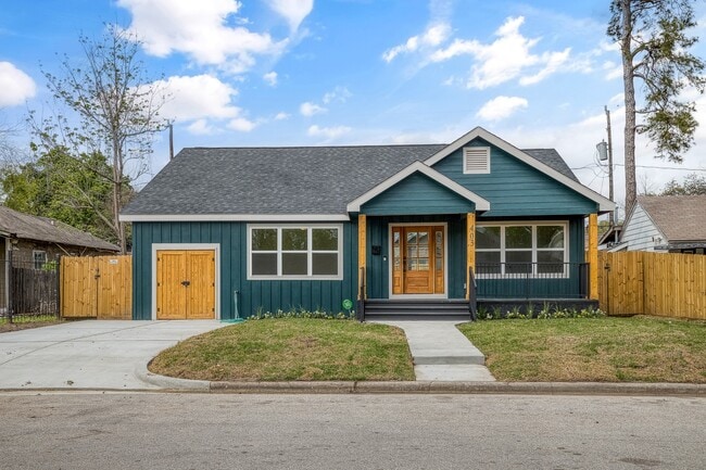 Building Photo - 403 Moody St