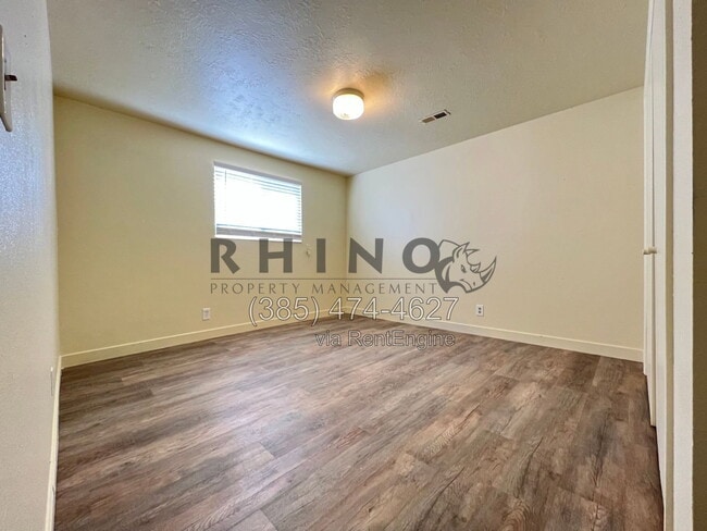 Building Photo - 778 E Enchanted Dr