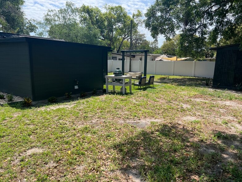 Building Photo - 6704 N 11th St