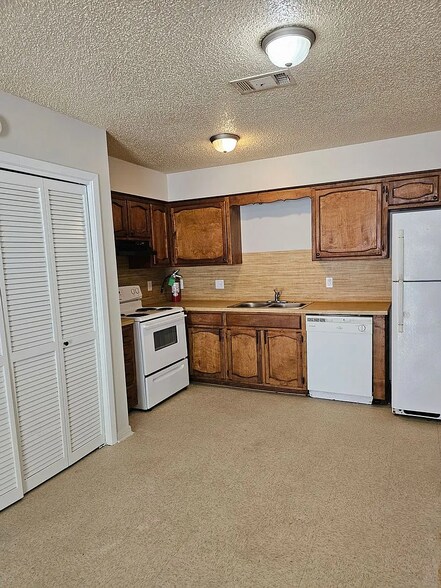 Building Photo - 44176 Simpson Pl