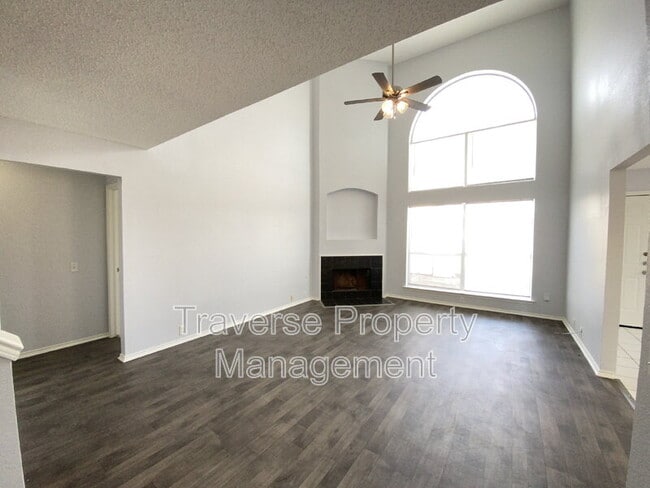 Building Photo - 5204 Vista Verde Dr