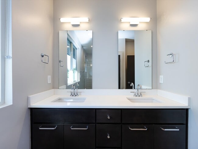 Building Photo - 237 Domain Way