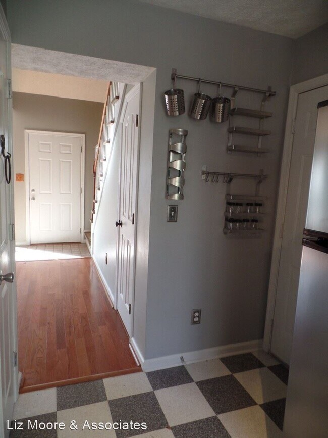 Building Photo - 3 br, 1.5 bath House - 934 Pheasant Run