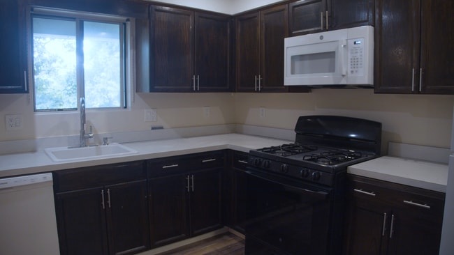 Building Photo - 140 Thompson St