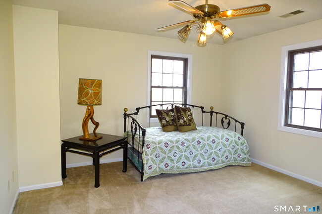 Building Photo - 124 Village Ln