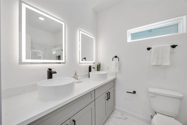 Building Photo - 5811 Senior St