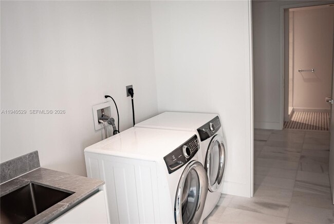 Building Photo - 700 NE 26th Terrace