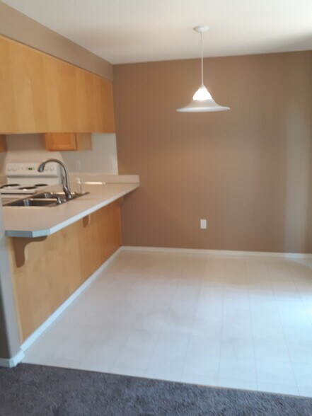 Dining - 1458 Falcon Loop