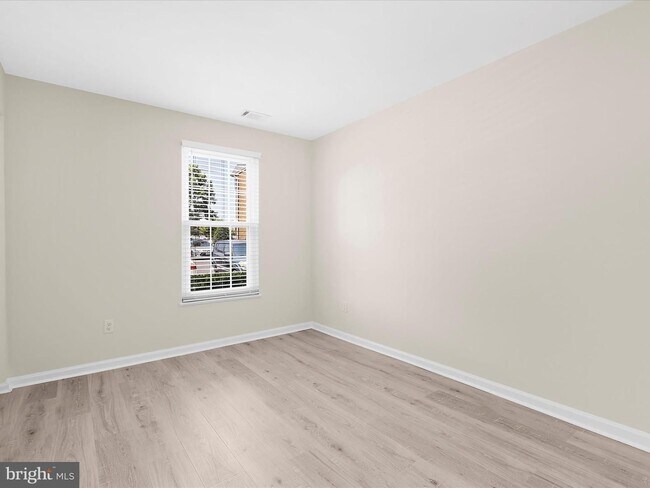 Building Photo - Ground Level Condo in Piney Orchard -Odenton