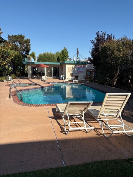 Primary Photo - 26015 Narbonne Ave
