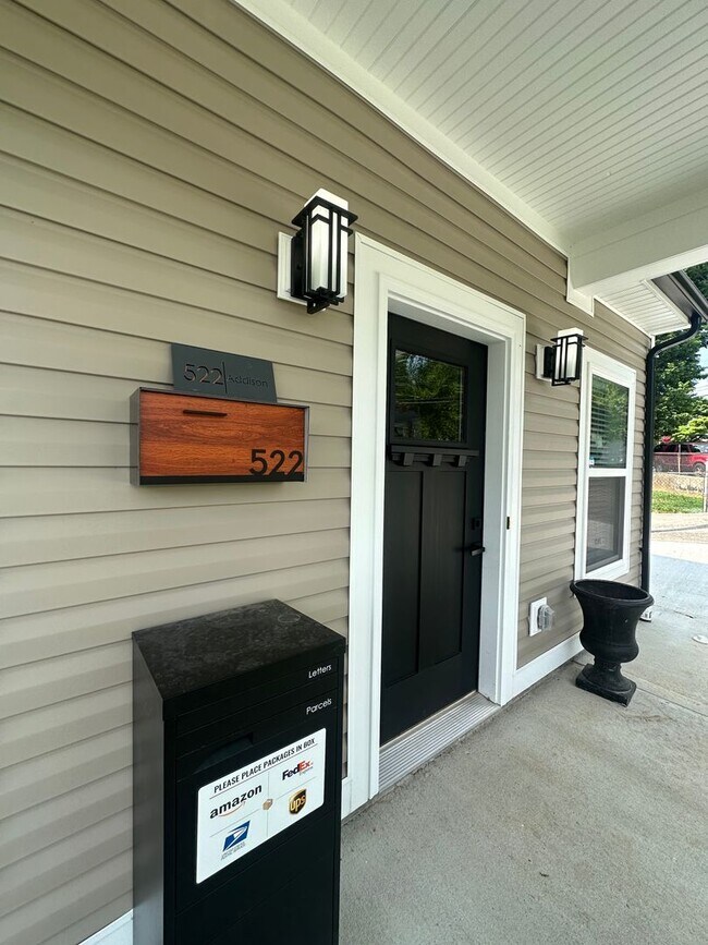 Building Photo - Brand New! Pre-leasing 26-27 Students