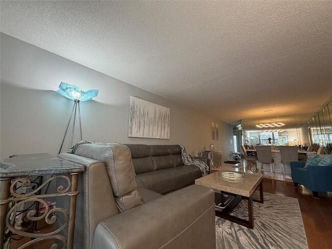 Building Photo - 2304 Lucaya Ln