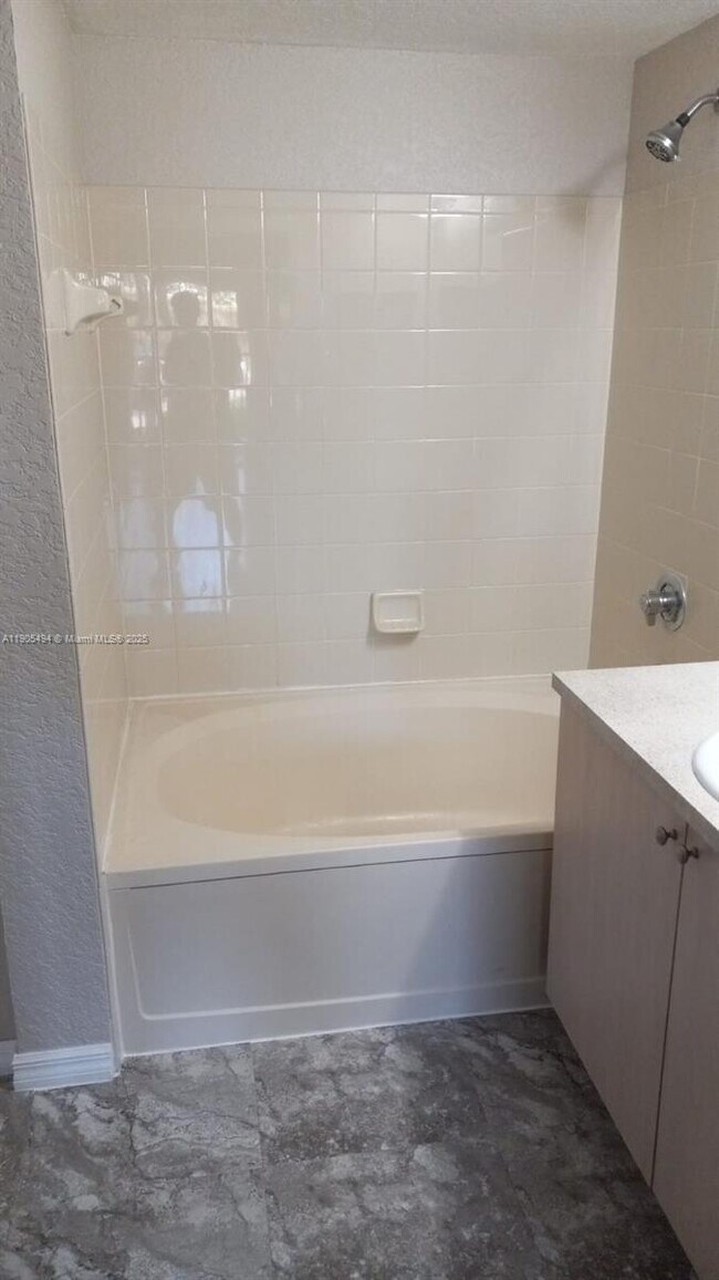 Building Photo - 1212 Belmont Ln