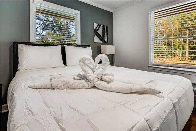 Building Photo - 4050 Washington Rd