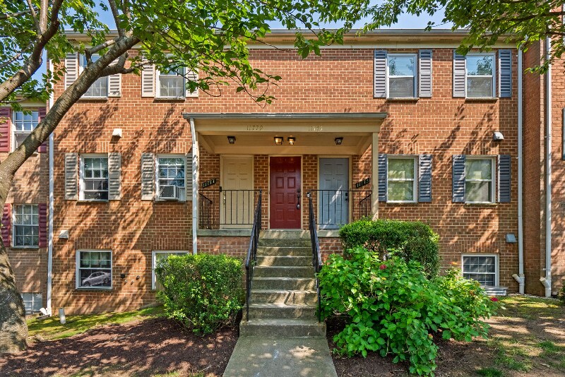 Building Photo - 11770 Carriage House Dr