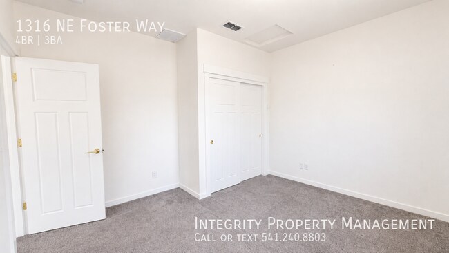 Building Photo - 1316 NE Foster Way