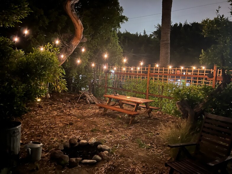 Building Photo - 1086 W Kensington Rd