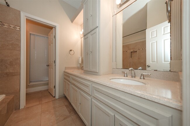 Building Photo - 13563 Catalina Village Dr