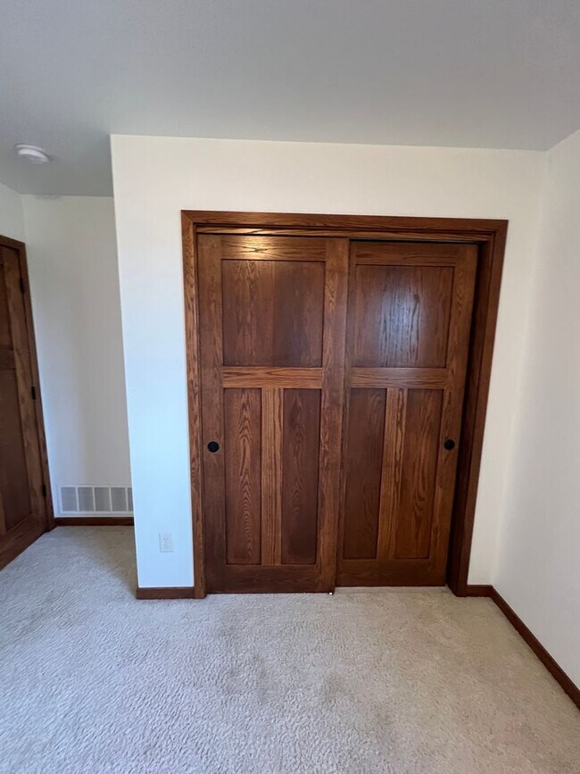 Building Photo - 3 bedroom, 3 bathroom Red Rocks Home for Rent