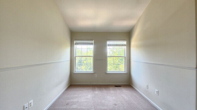 Building Photo - Townhome in Island Creek Subdivision