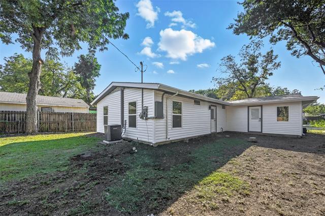 Building Photo - 2912 Charles Dr