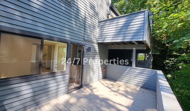 Building Photo - FOUR STORY - 5BD I 3BA - NW Contemporary H...