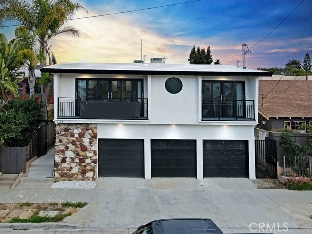 Primary Photo - 1141 E Broadway
