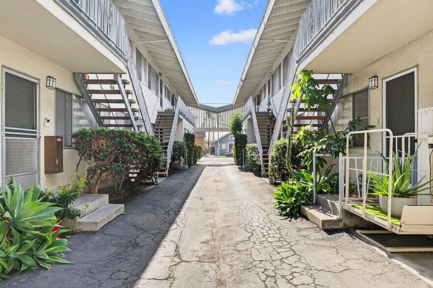 Building Photo - 425 W Regent St