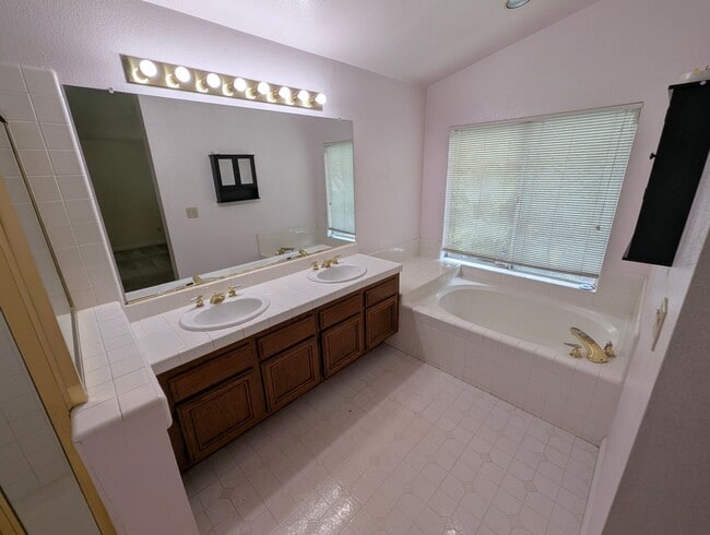 Building Photo - Spacious Bay Point 3/2.5 Home with Excelle...