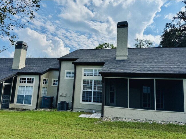 Building Photo - 1 bedroom 1 bath condo in Barclay Place in...