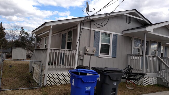 Building Photo - 713 Eva Cir