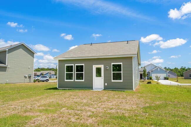 Building Photo - 450 Castillo Dr