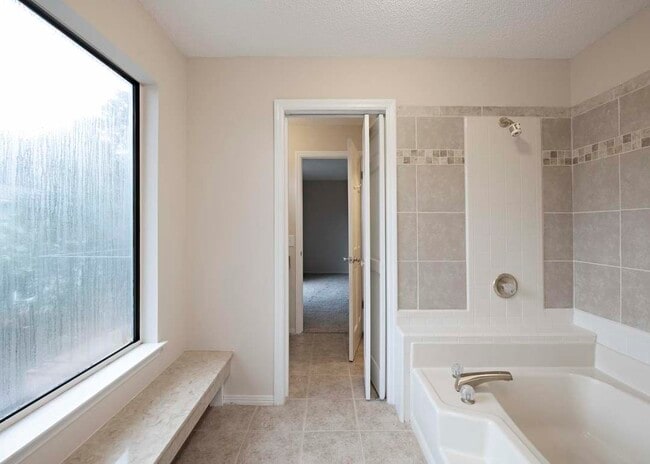 Building Photo - 946 Holbrook Cir