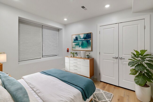 Interior Photo - 1723 Memorial Ave