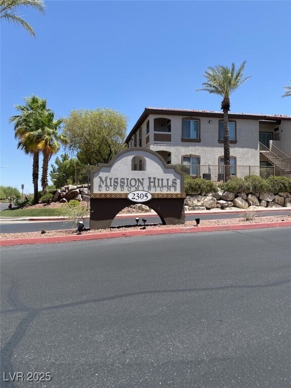 Building Photo - 2305 W Horizon Ridge Pkwy