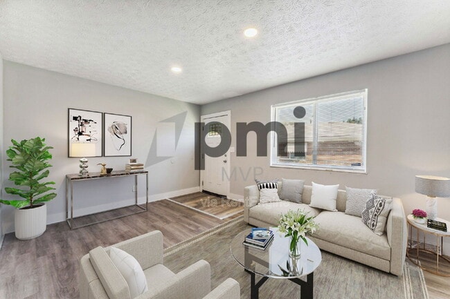 Primary Photo - 4056 Carlton Ave