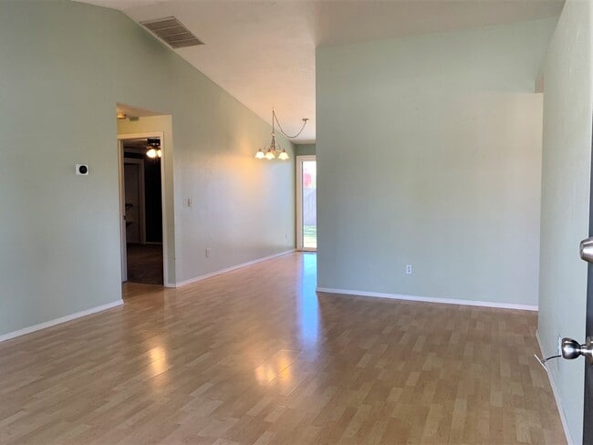 Building Photo - Charming 3 bed 2 bath home in a quiet Boise Neighborhood just off Glenwood and Hill Rd.