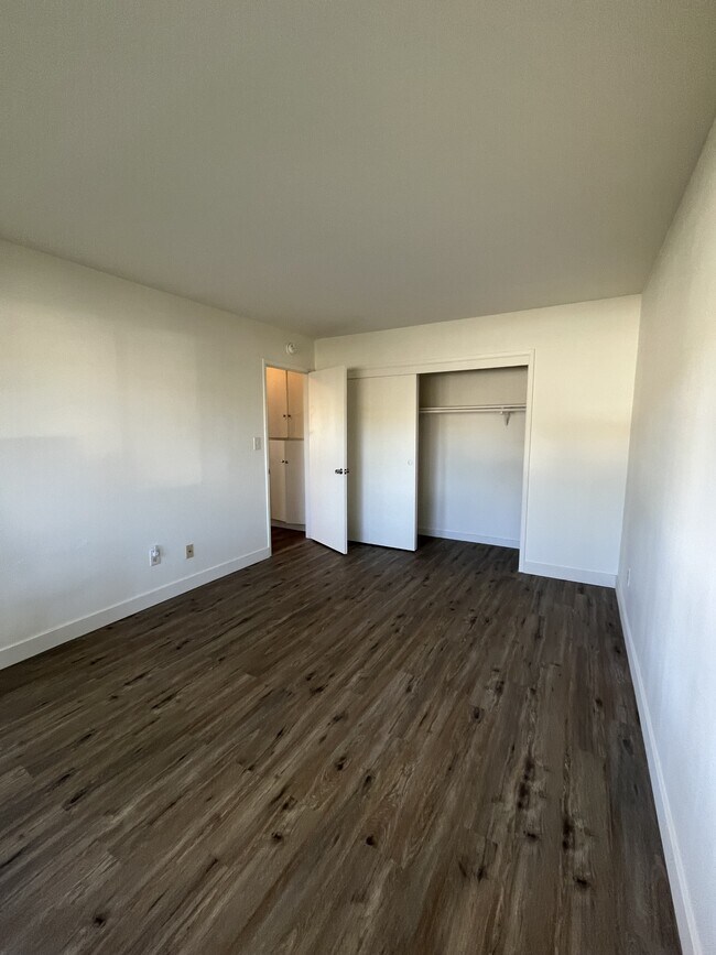 Building Photo - 5330 Driftwood St