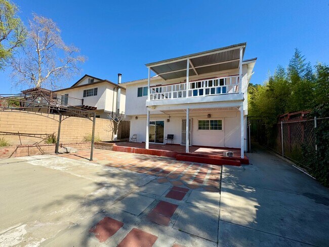 Building Photo - Large Open Layout Nestled in a Quiet Neighborhood with Stunning Mountain Views