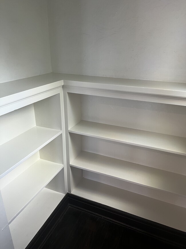 Built-in book enclave - 1614 Cimarron St