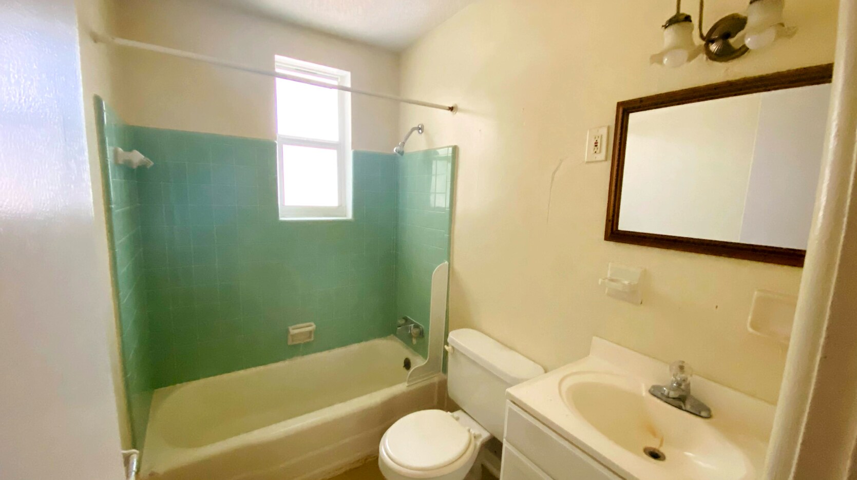 Building Photo - 2730 Hamilton Cir
