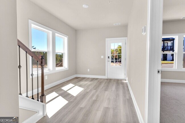 Building Photo - 423 Lincoln St