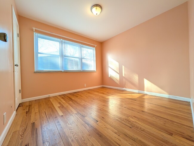 Building Photo - 3670 Tremont Dr