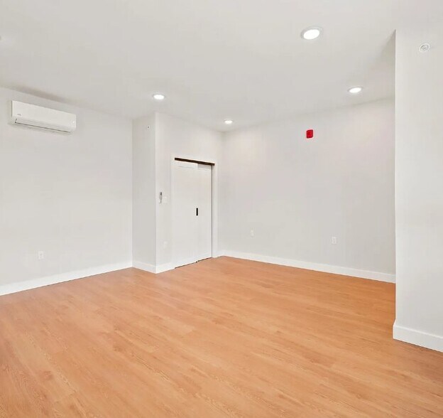Building Photo - 5001 Frankford Ave