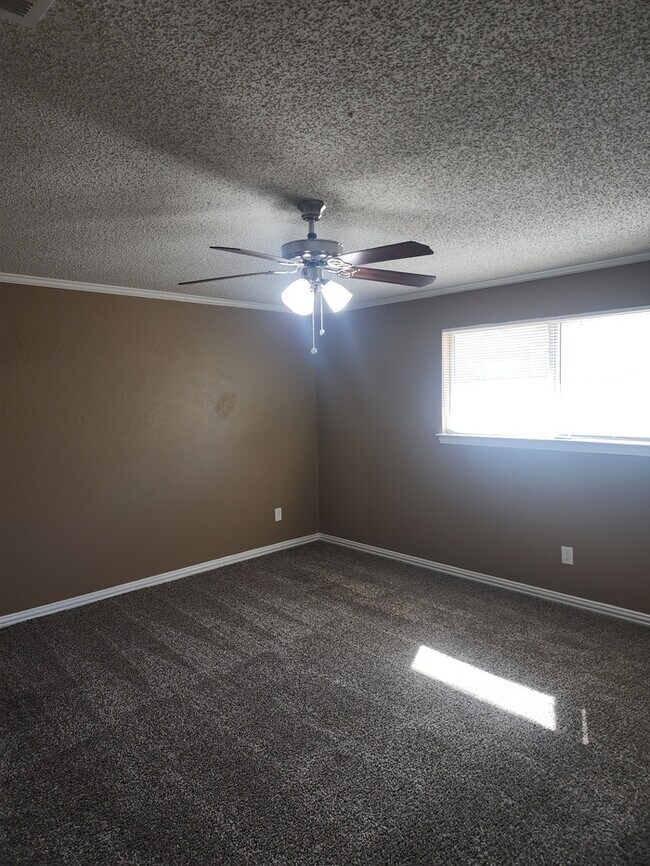 Building Photo - 5325 Weddington Ct