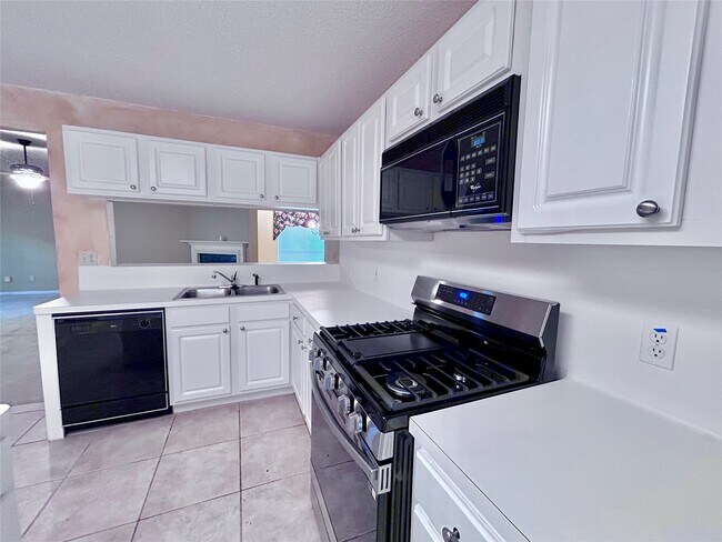 Building Photo - 10011 Territory Ln