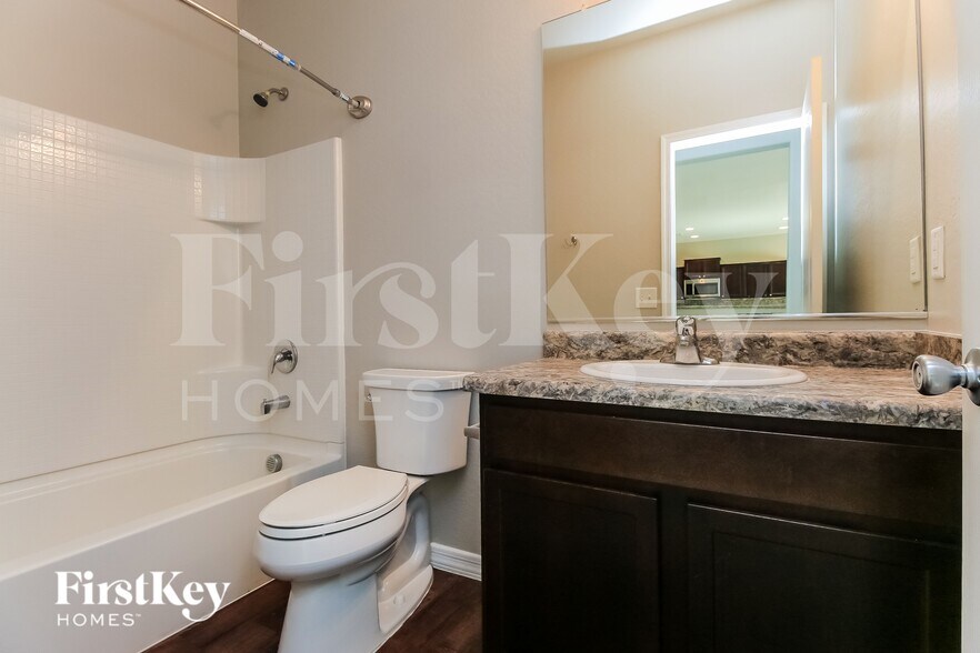 Building Photo - 38137 La Paz St