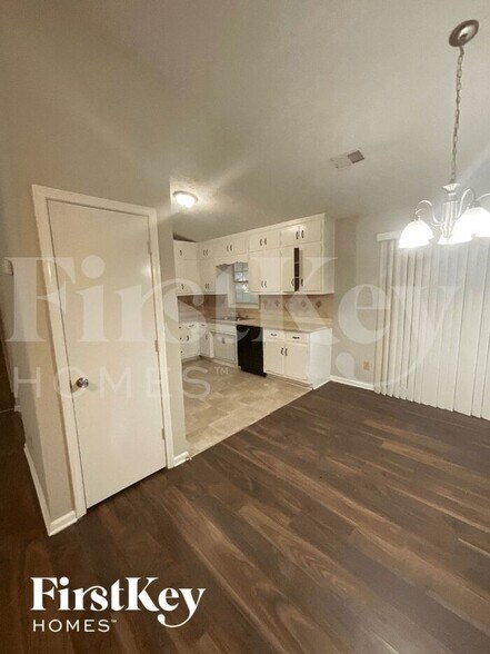 Building Photo - 2097 Phillips Rd