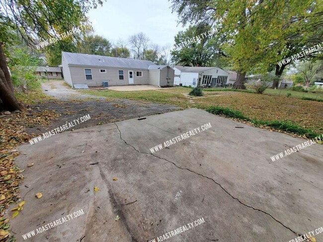 Building Photo - Beautiful Ranch Home in KCMO-Available NOW!!