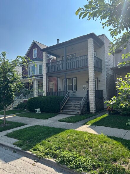 Primary Photo - 829 Beloit Ave